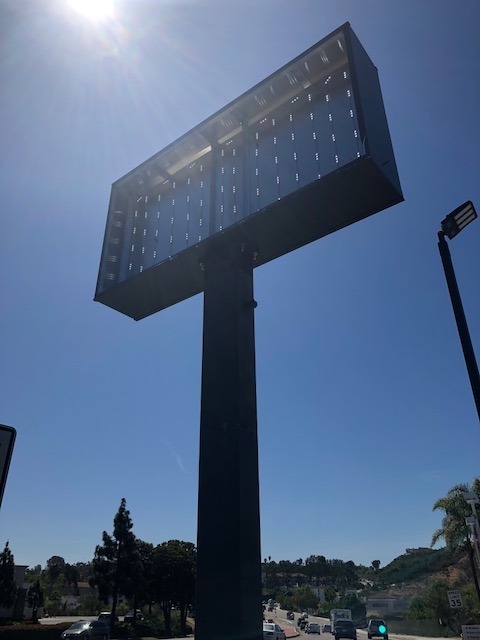 xRetrofit to LED in an Oceanside Pylon