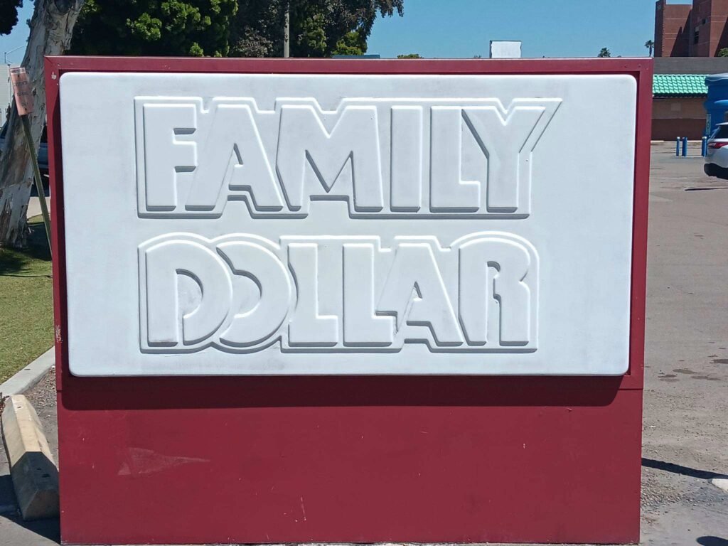 Complete complete Dollar 607 WEST 9TH AVENUE Escondido Monument 1